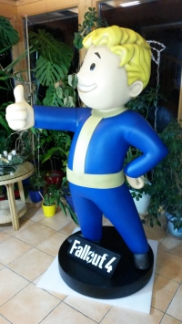 Life-Size Vault Boy Statue Fallout 4 Box Art