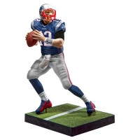 Madden NFL 17: Tom Brady Ultimate Team Series Collectable Figure Box Art