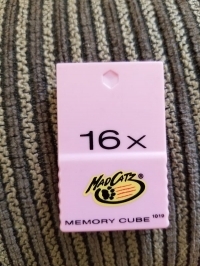 Mad Catz Memory Cube 1019 (pink) Box Art