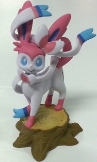 Pokémon TCG Figure - Sylveon Box Art